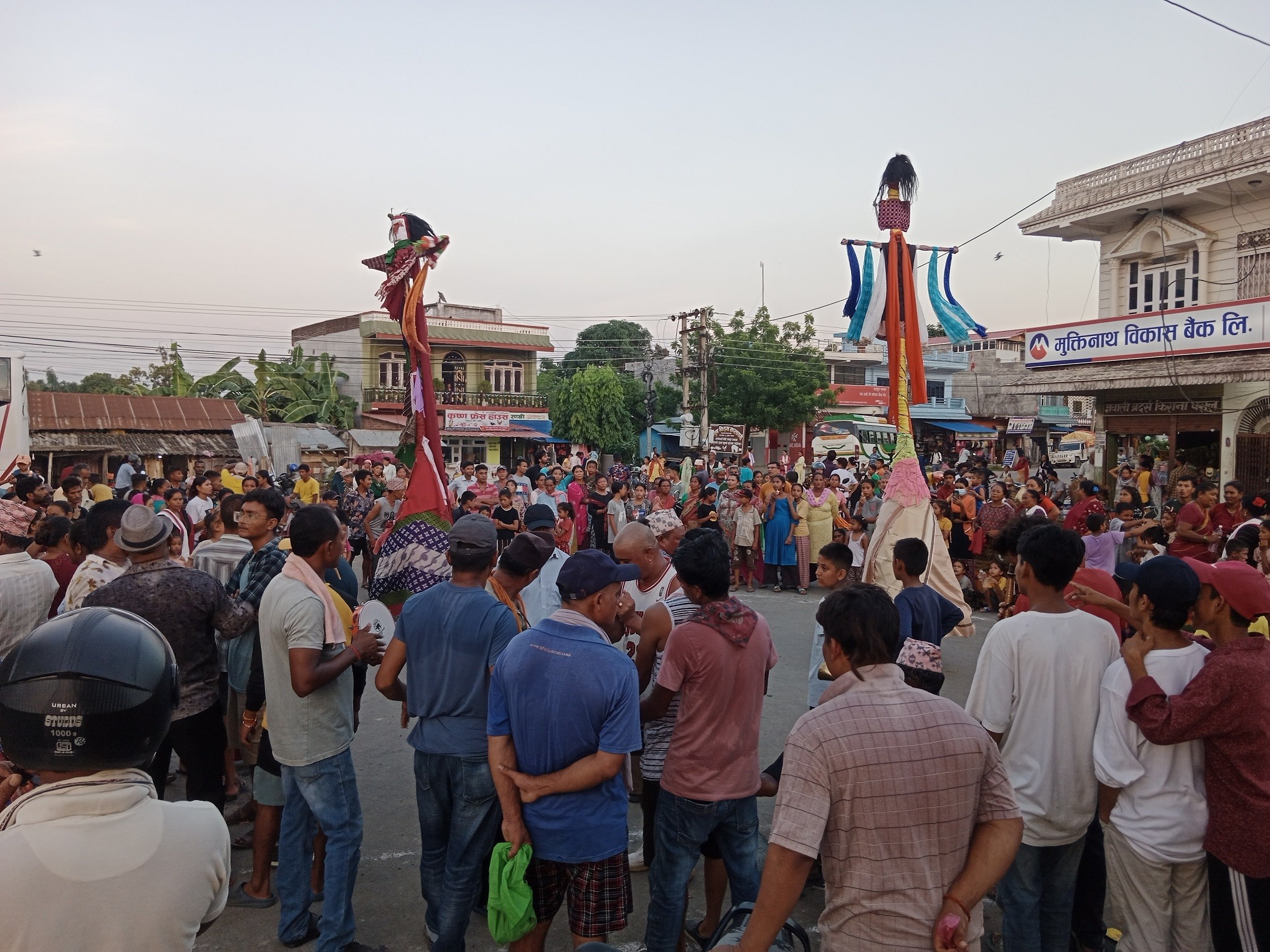 कञ्चनमा नेवा समुदायद्वारा गाईजात्रा प्रदर्शन