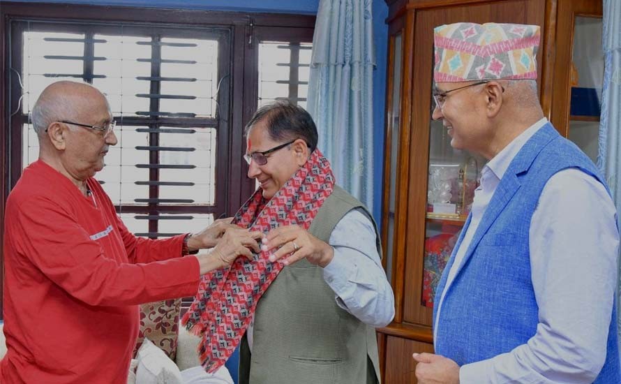 नेकपा (एकीकृत समाजवादी) का केन्द्रीय सदस्य बालकृष्ण चापागाई पुरानै घरतिर