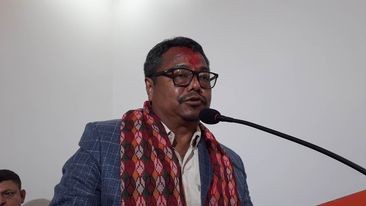 मतदाता शिक्षामा केन्द्रित हुन बुद्धिजीविहरुलाई उम्मेद्वार थापाको आग्रह