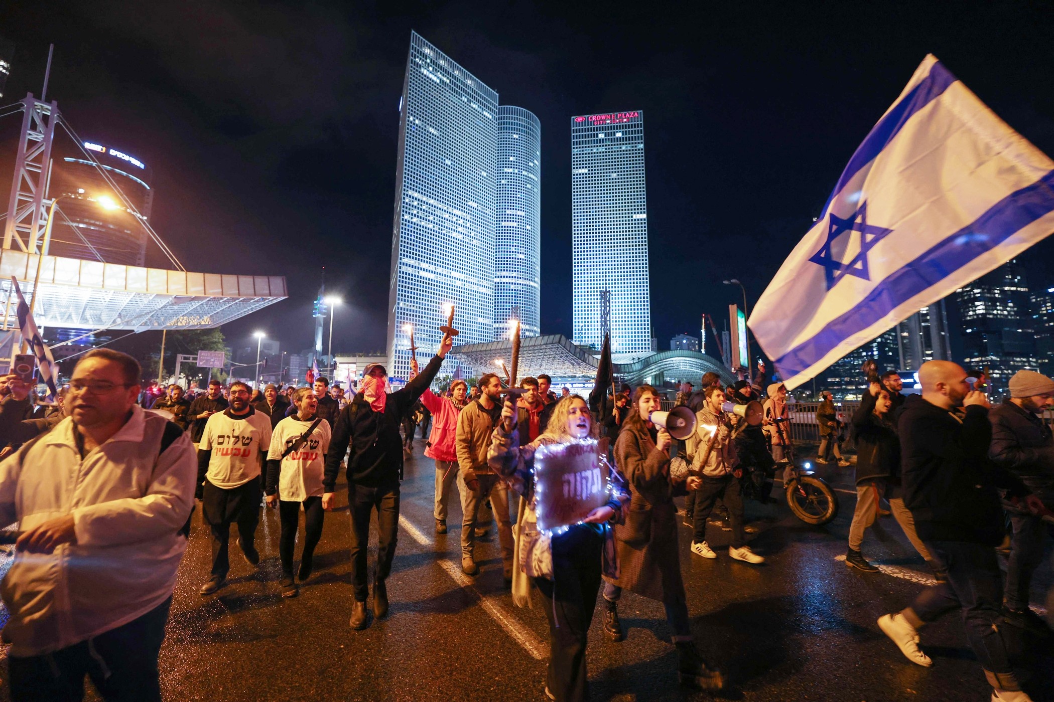 दसौँ हजार इजरायली कथित अदालत सुधारको विरोधमा