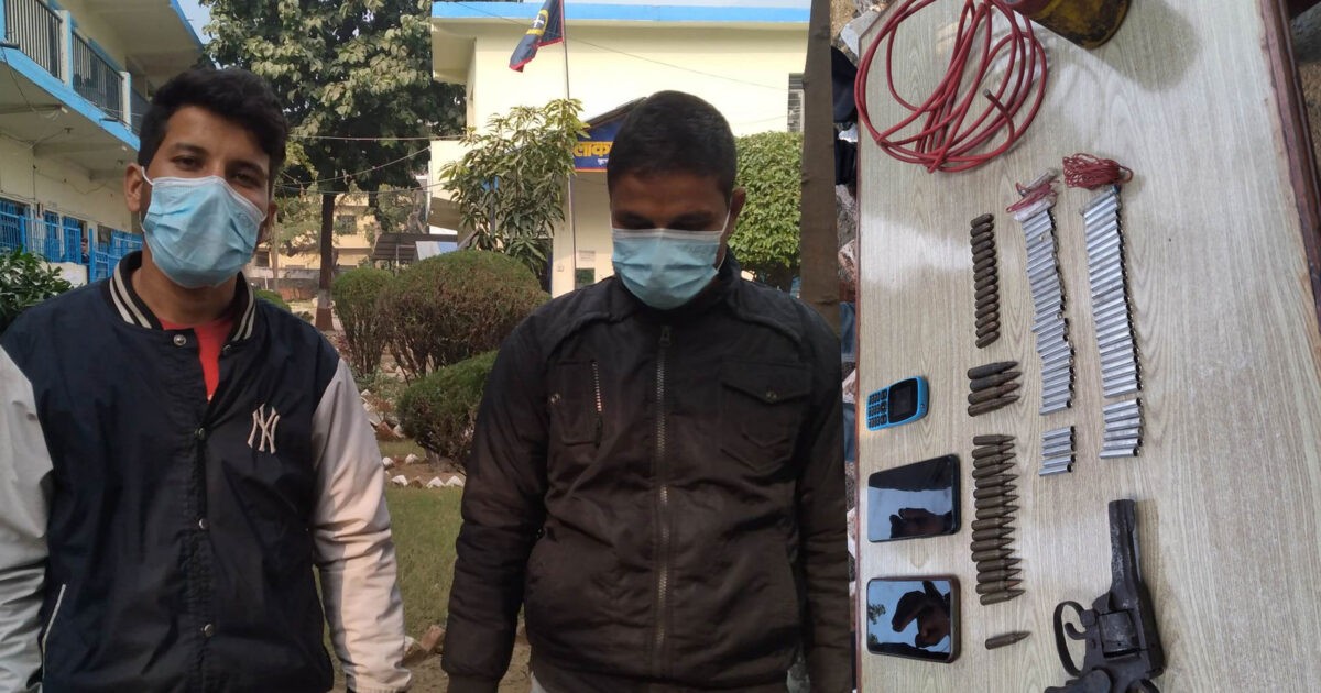 हात हतियार सहित बुटवलबाट २ जना पक्राउ