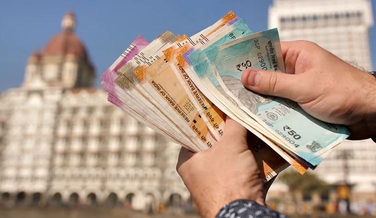 भारतमा वर्षको ७ लाख भारुसम्म कमाउनेले आयकर तिर्न नपर्ने