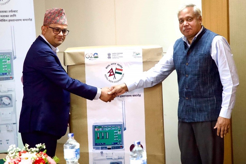 भारतले नेपाललाई दुई सय वटा मिर्गौला डायलासिस मेसिन हस्तान्तरण गर्यो