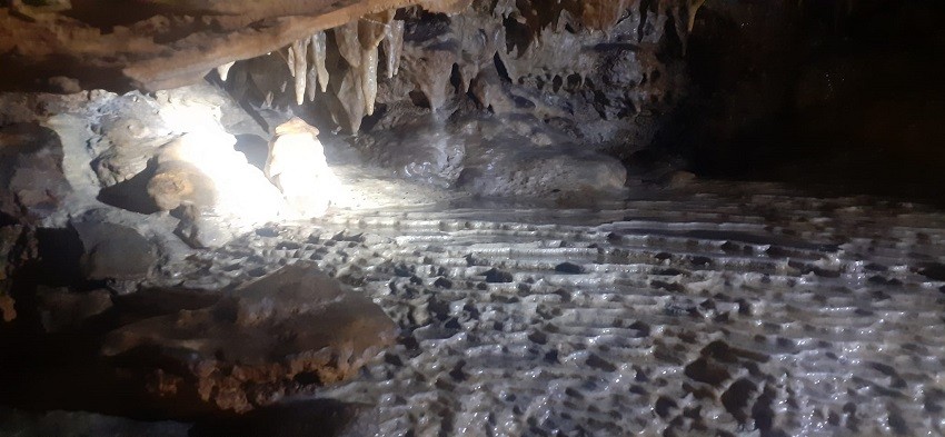 गुल्मीको धुर्कोटमा नयाँ गुफा भेटियो
