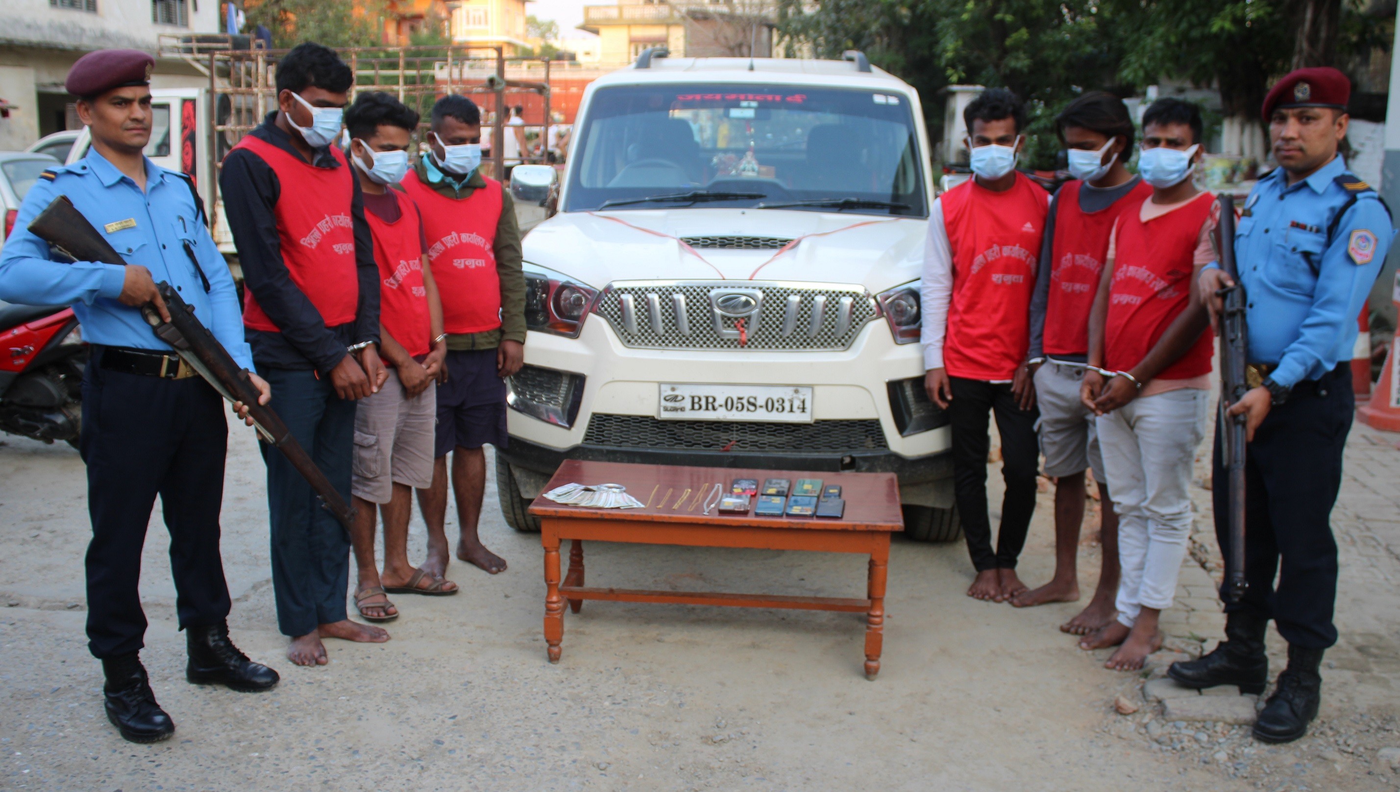 रुपन्देहीमा सुनचाँदी तथा नगद चोरी गर्ने गिरोह पक्राउ