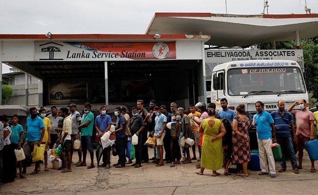 श्रीलङ्कामा पेट्रोलको मूल्य प्रतिलिटर ६० र डिजलको ८० रुपैयाँले घट्यो