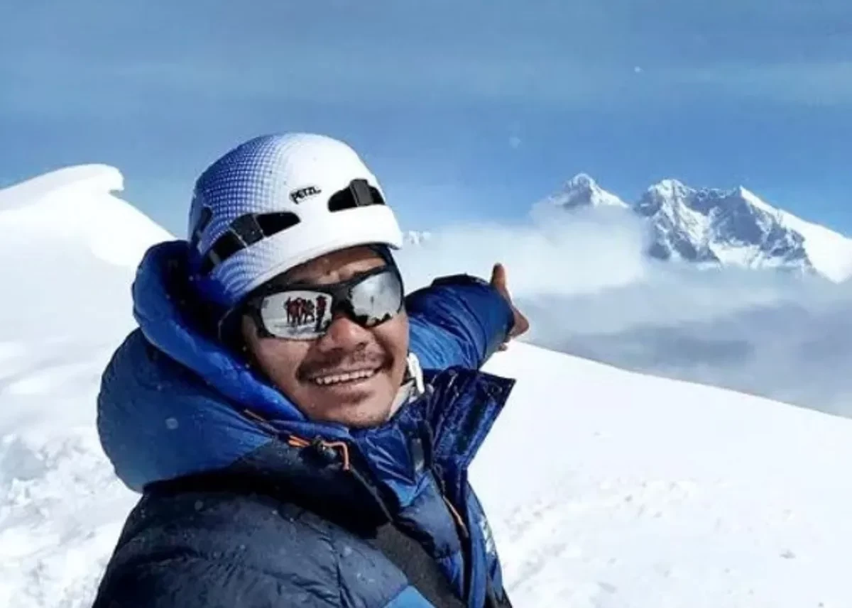 दुवै खुट्टा गुमाएका हरि बुढा मगर सगरमाथाको आरोहण गर्दै