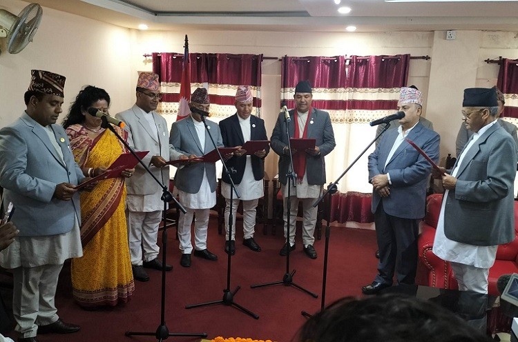 बाग्मतीका नवनियुक्त ६ जना मन्त्रीद्धारा शपथ ग्रहण