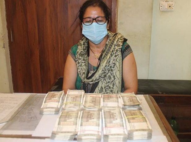 कपिलवस्तुको कृष्णनगरबाट ४ लाख भारू सहित एक महिला पक्राउ