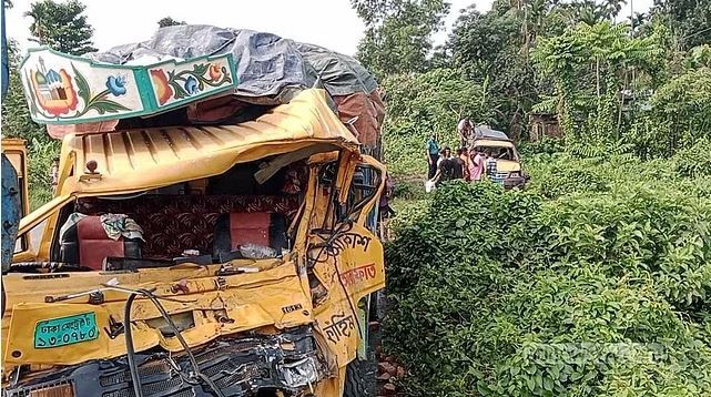 बङ्लादेशमा ट्रक र जीप ठोक्किँदा १४ जनाको ज्यान गयो, १२ जना घाइते