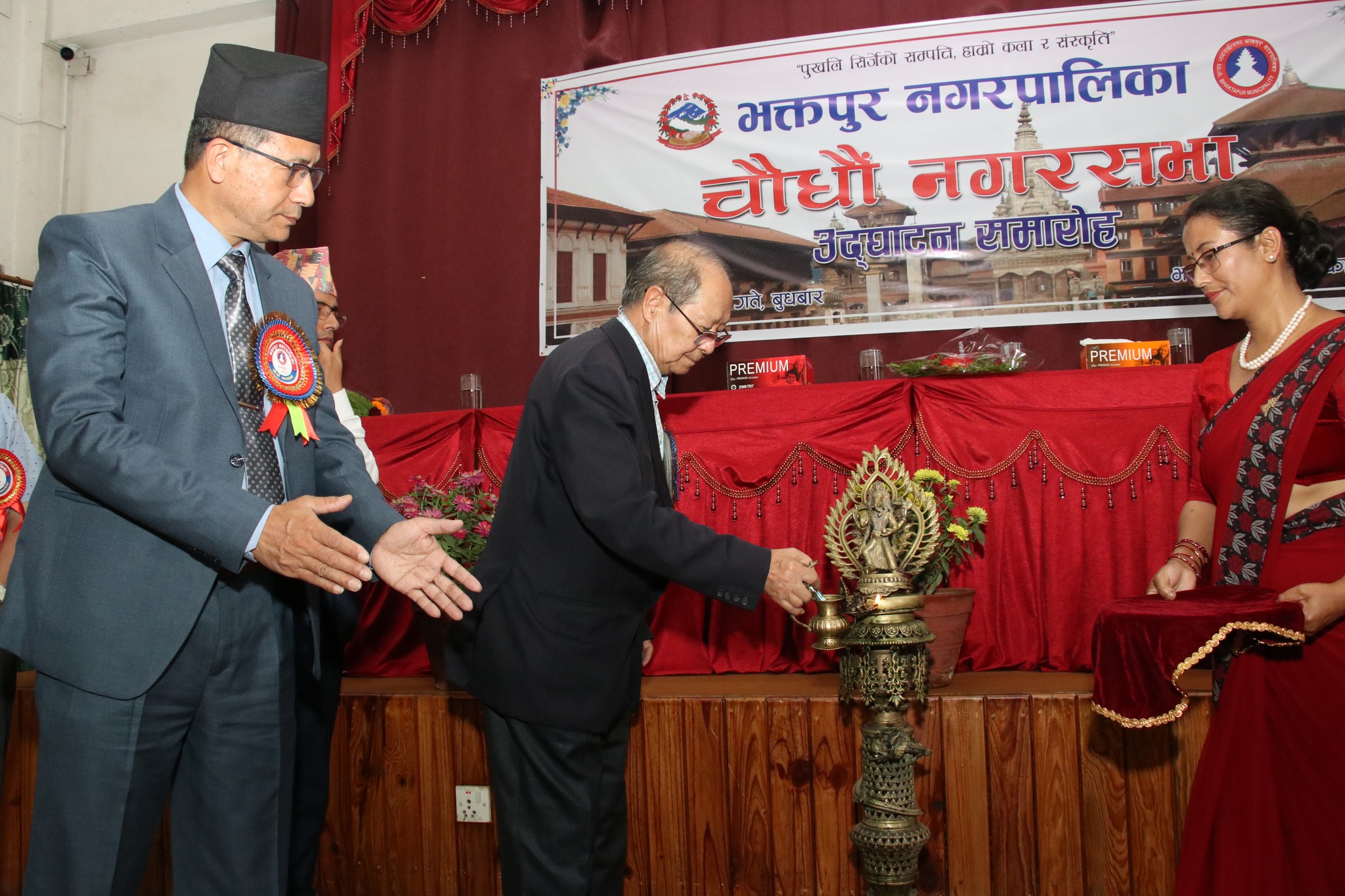 भक्तपुर नगरपालिकाको चौधौं नगरसभा उद्घाटन :मौलिक शैलीमा घर बनाउने २१ जना घरधनीलाई ६४ लाख ७२ हजार बराबरको अनुदान रकम वितरण