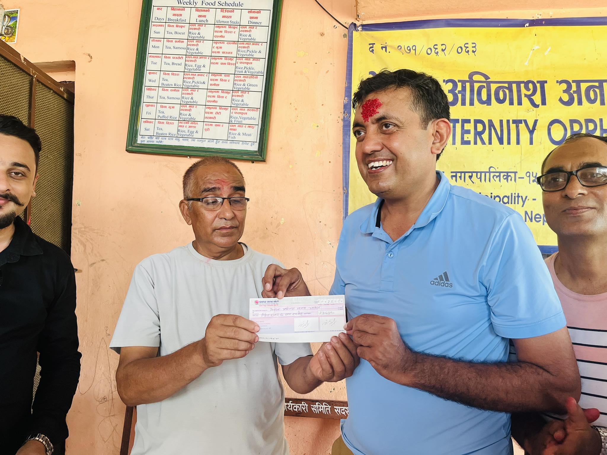 जन्मदिनमा मनकारी काम,आफूले ल्याएको मत बराबर चापागाईले गरे आश्रमलाई सहयोग