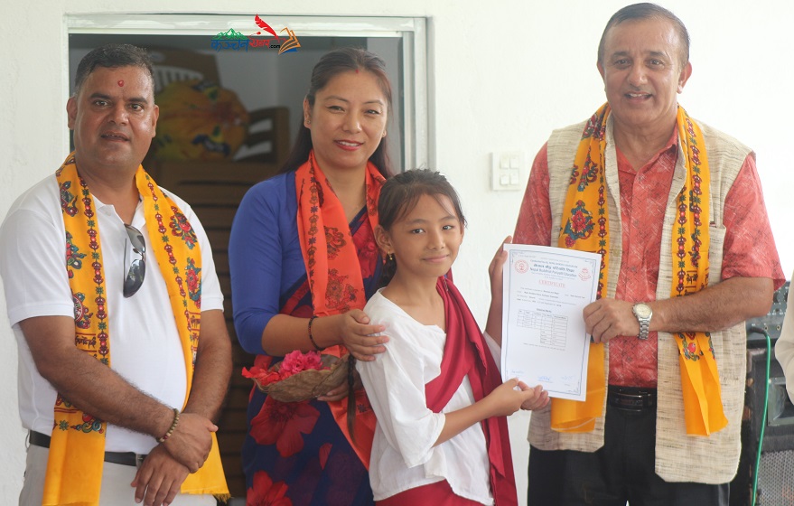 मैत्री बौद्ध बिहारबाट परियती शिक्षा २०७९मा सहभागी बिधार्थीहरुलाई सम्मान