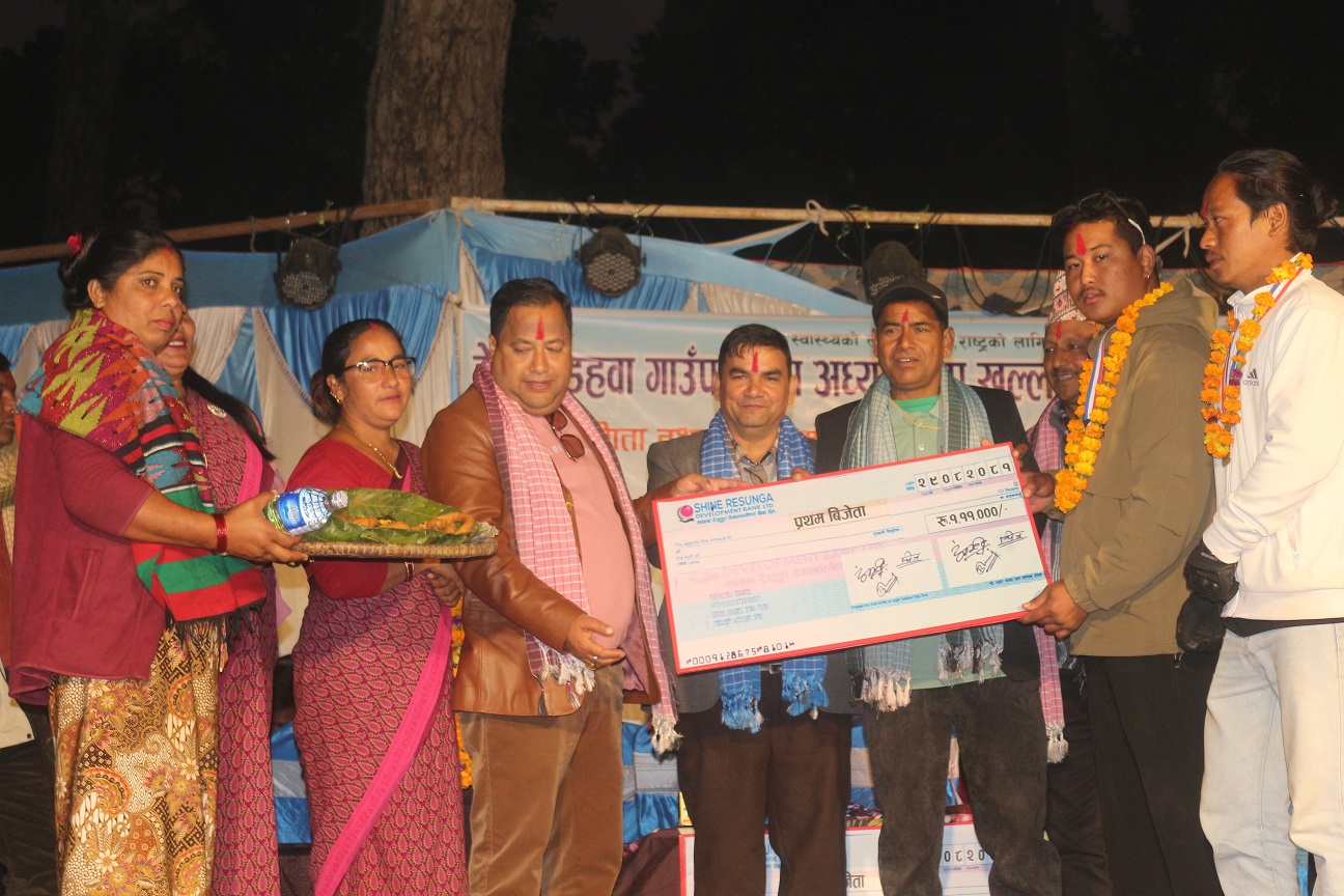 तेश्रो गैडहवा गाउँपालिका अध्यक्ष कप स्याङ्गजाको चापाकोट नगरपालिकालाई