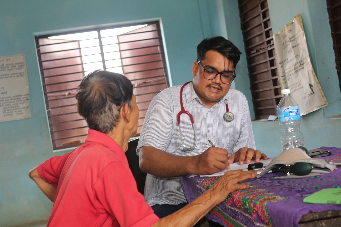 रुपन्देहीको कञ्चनमा जेष्ठ नागरिकहरुका लागि निःशुल्क स्वास्थ्य परामर्श तथा परिक्षण शिविर सम्पन्न