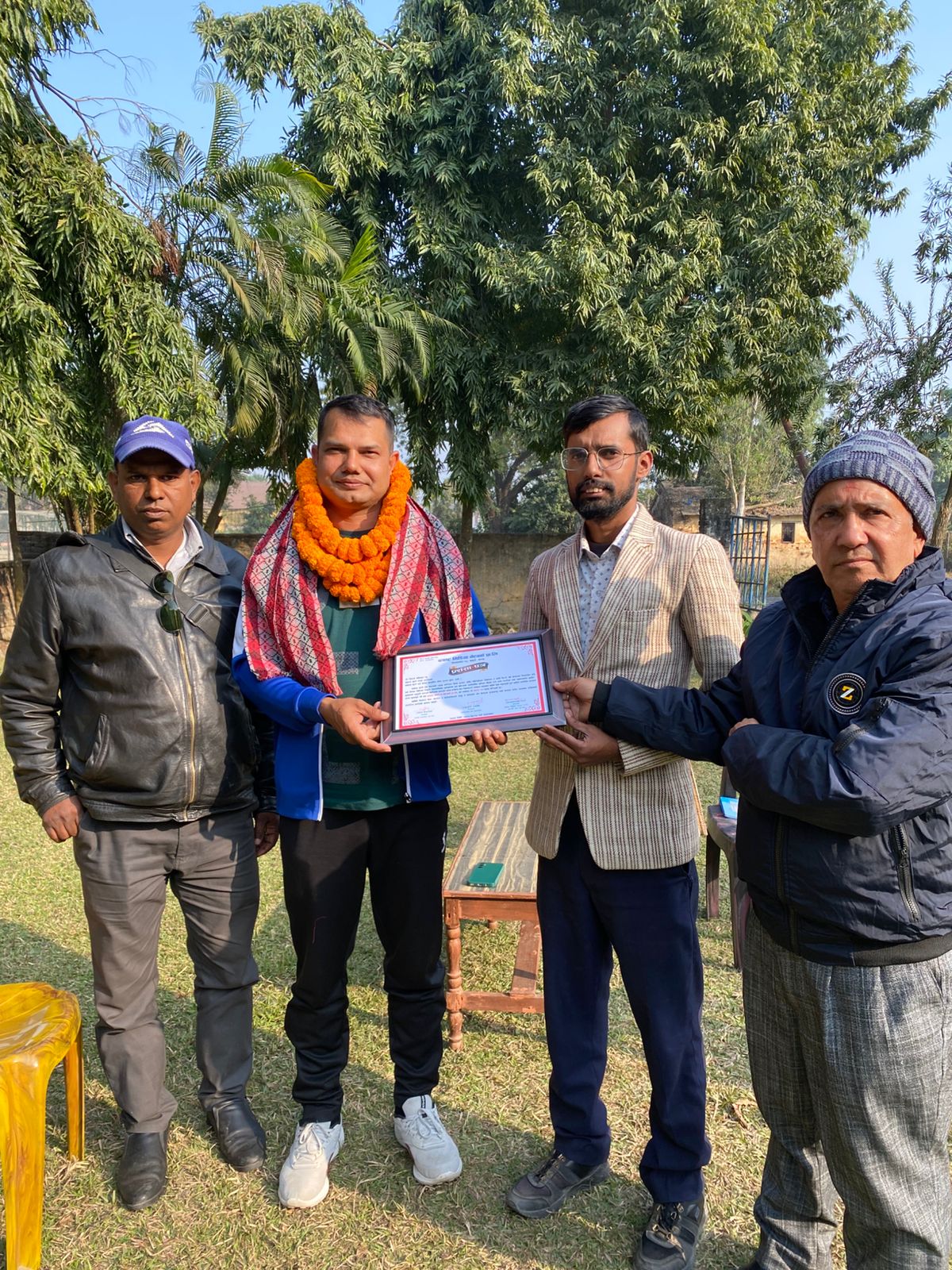 सञ्चारकर्मीद्धारा सशस्त्र  प्रहरी नायब उपरीक्षक विकास खतिवडा सम्मानित