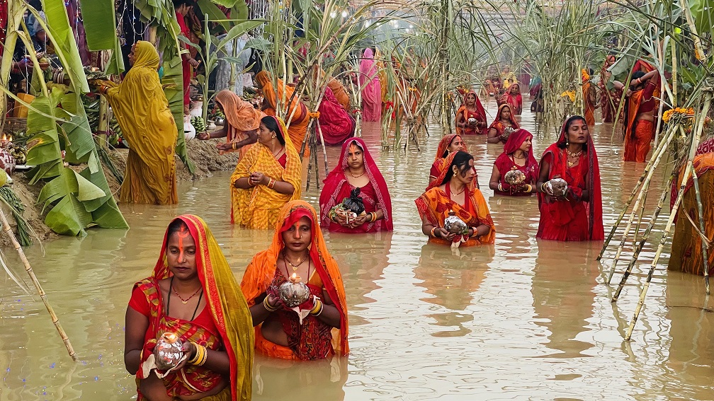 उदाउदो सूर्यलाई अर्घ दिदै यसबर्षको छठपर्व सकियो