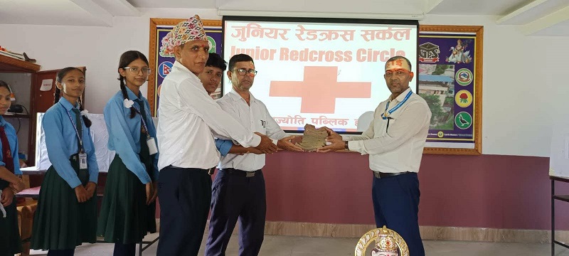 गणेश ज्ञानज्योती स्कुलको जुनियर रेडक्रसद्वारा बाढीपीडितलाई ८० हजार १ सय ५५ रुपैयाँ सहयोग