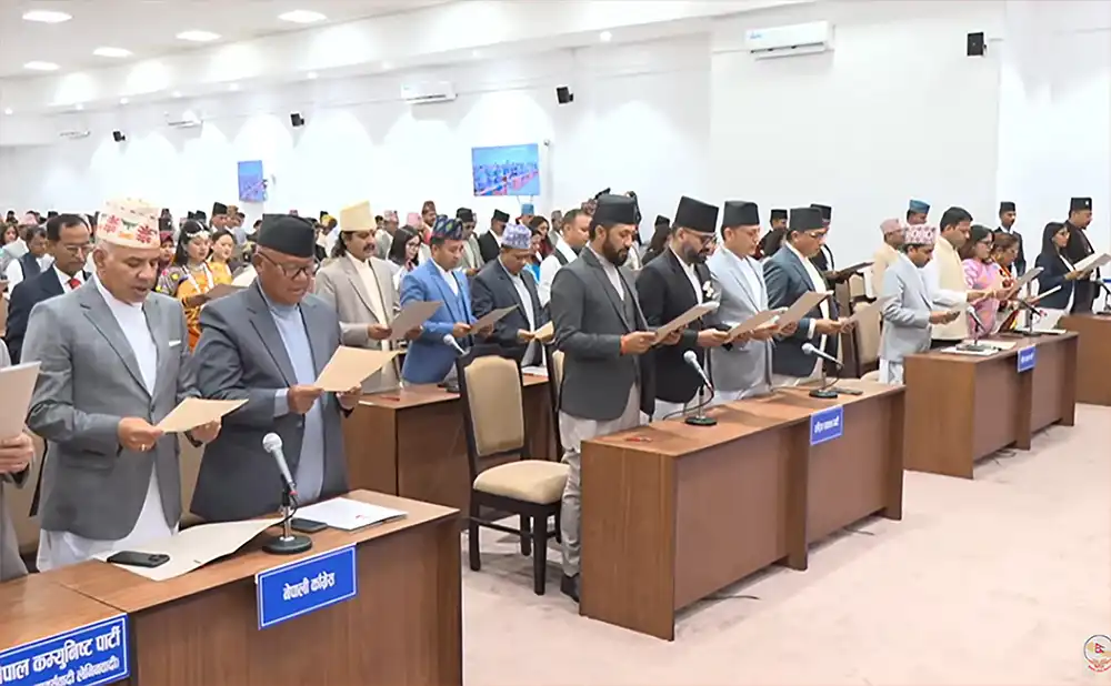 आज नव निर्वाचित सांसदहरुद्वारा पद तथा गोपनीयताको शपथ लिए