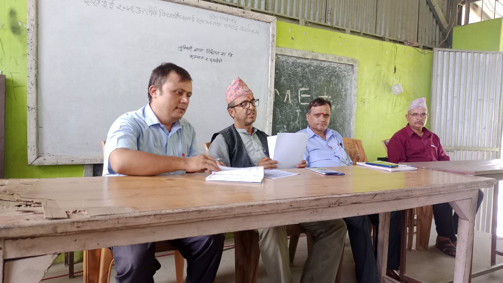 लुम्बिनी ज्ञाननिकेतन मा.बि.द्वारा एसईई उत्तिर्ण बिधार्थीहरुलाई सम्मान