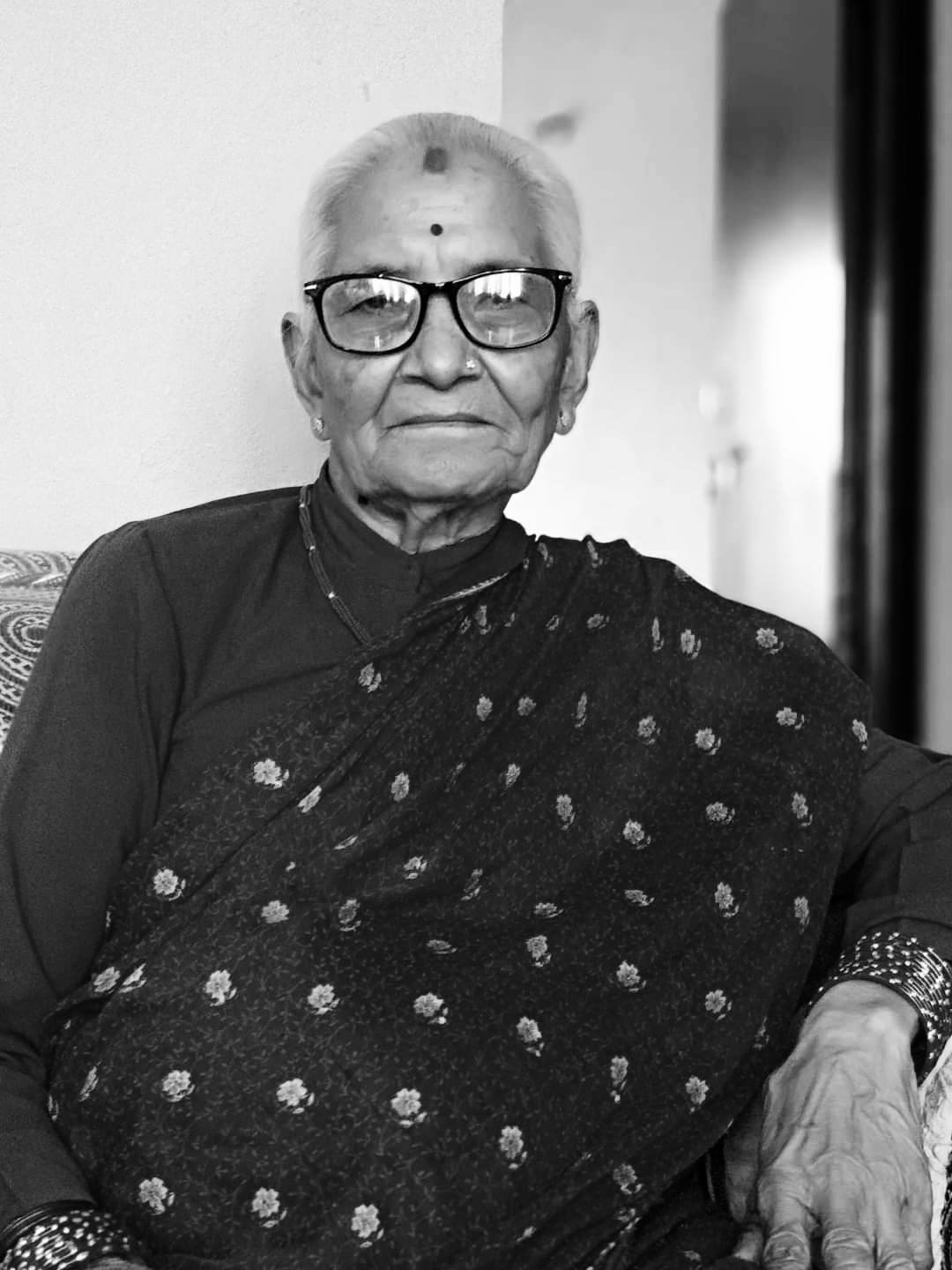 बुटवलका साहित्यकार अजम्वर ध्वज खाती पत्नी शोकमा