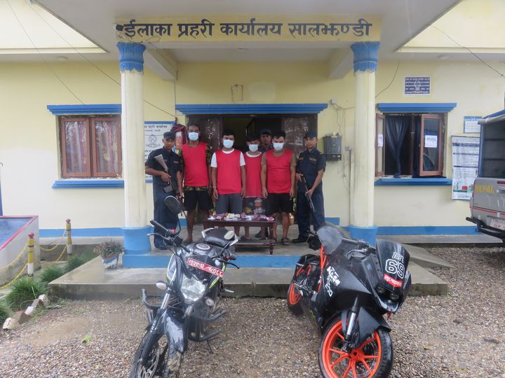 २५६० मिलिग्राम लागु औषध खैरो हेरोईन सहित ४ जना युवा पक्राउ,पक्राउ पर्नेमा कञ्चनका एक युवा पनि