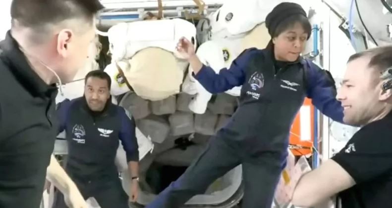 अन्तरिक्षमा जाने पहिलो अरबी महिला बर्नावी अन्तर्राष्ट्रिय स्पेस स्टेशनमा