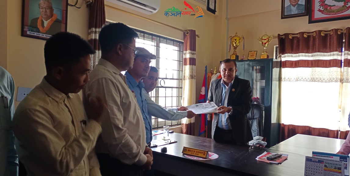 कञ्चन र गैडहवा प्याब्सनद्वारा गाउपालिकामा ज्ञापनपत्र, ऐन संशोधन नभए बिद्यालय बन्द गर्ने चेतावनी