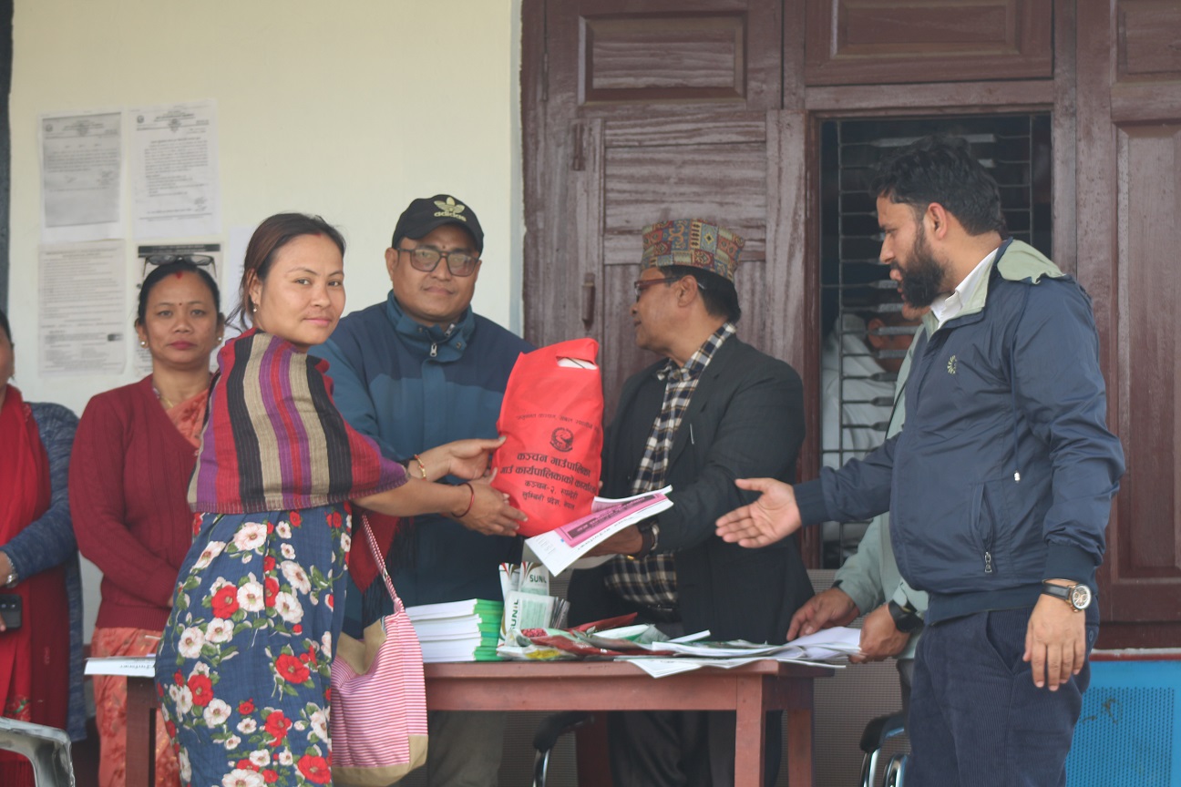 कञ्चन गाउँपालिका वडा नं. ४ द्वारा टोल बिकास संस्था मार्फत बेमौसमी तरकारीका बिउ वितरण