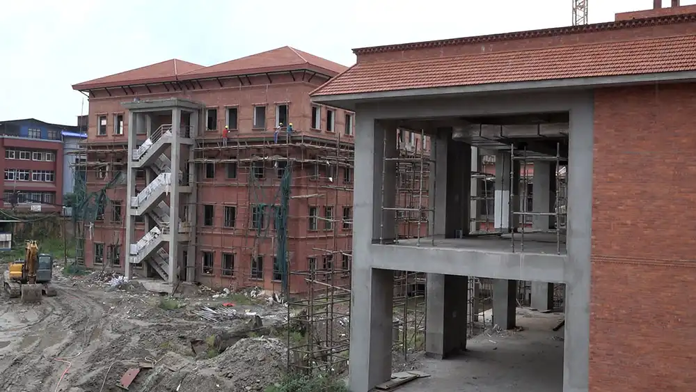 दैनिक ४ सय मजदुरले २४ सै घण्टा काम गरे नयाँ संसद भवन निर्माण हुदै