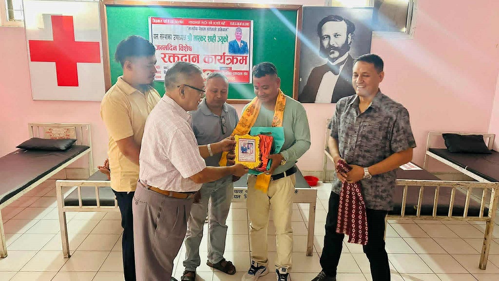 आफ्नो जन्मदिनको अवसरमा रक्तदान 