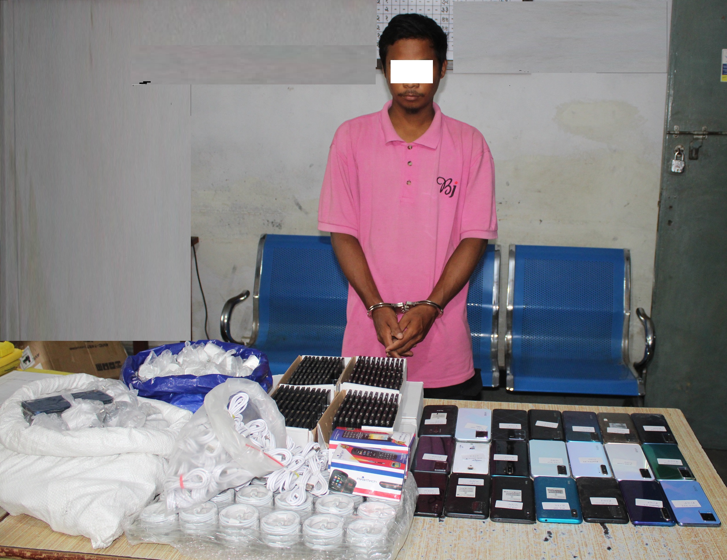 प्रहरीद्वारा भन्सार छली ल्याएका अबैध मोवाईल तथा मोवाईलका पार्टपुर्जा बरामद