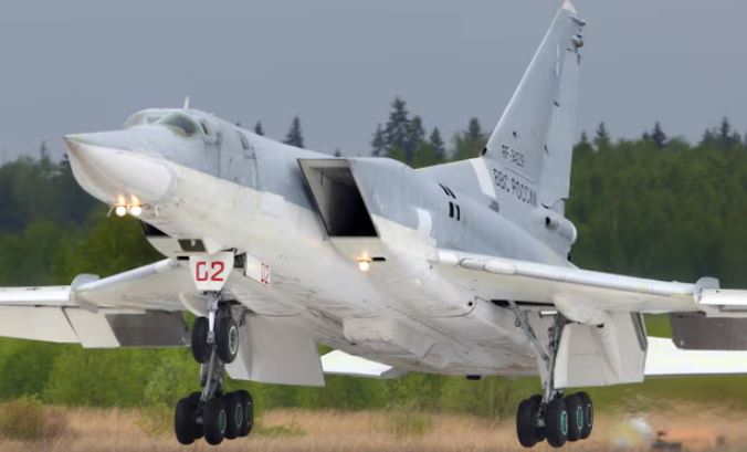 रुसको सुपरसोनिक बमवर्षक विमान युक्रेनी ड्रोनबाट ध्वस्त
